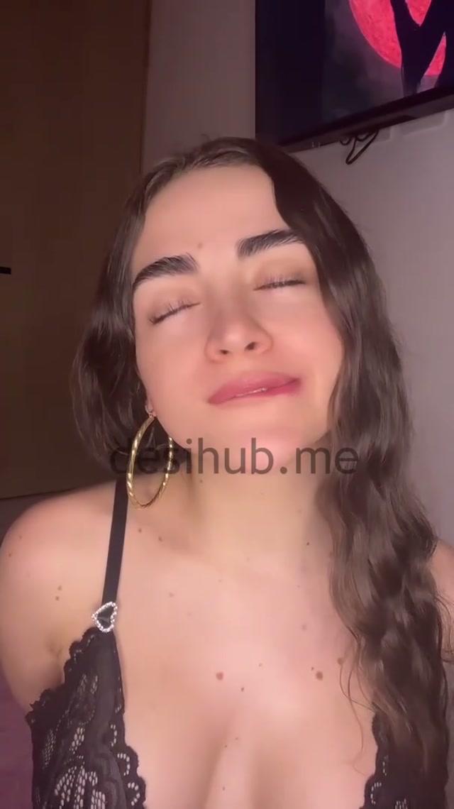 Hot Girl Show Her tits and Pussy